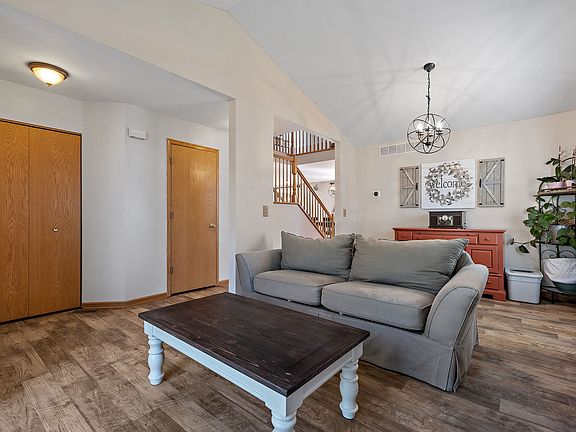 5th image of 2102 Ashbrook Ct