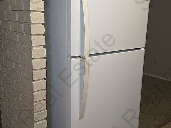 3rd image of 800 Prairieview Dr