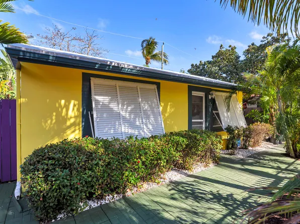 2 Kenmore Lane, Boynton Beach, FL 33435