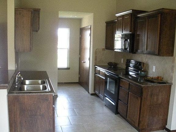 2nd image of 1921 Evans Ct