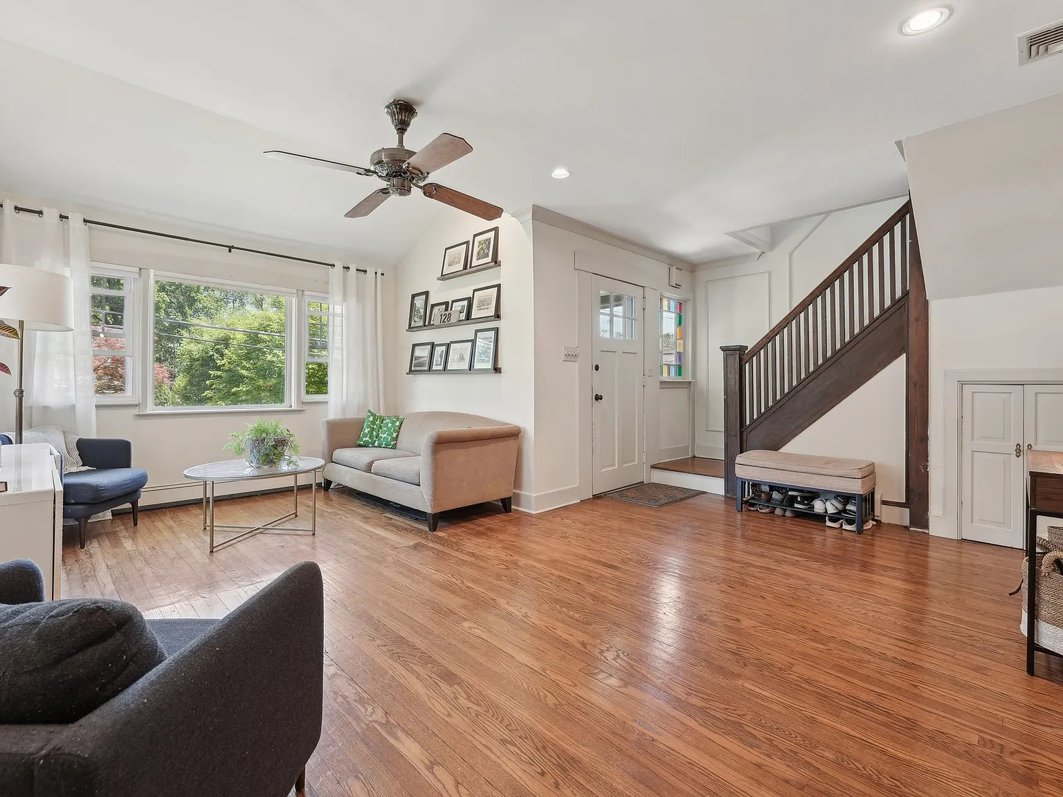 5 bed, 2950 sqft, $6,200 — Photo 2
