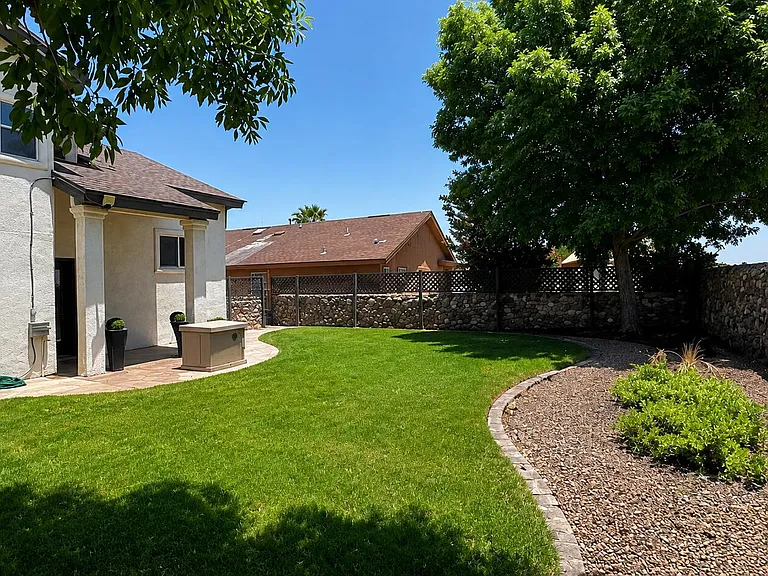 836 Sunset Park Dr — Photo 22