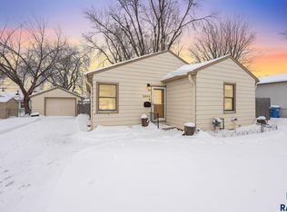 2804 E 19th St, Sioux Falls, SD 57103