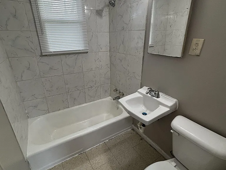 1065 Larry Ln — Photo 9