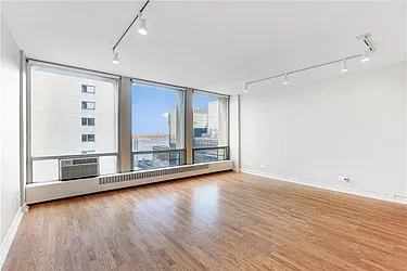 Rented by R New York