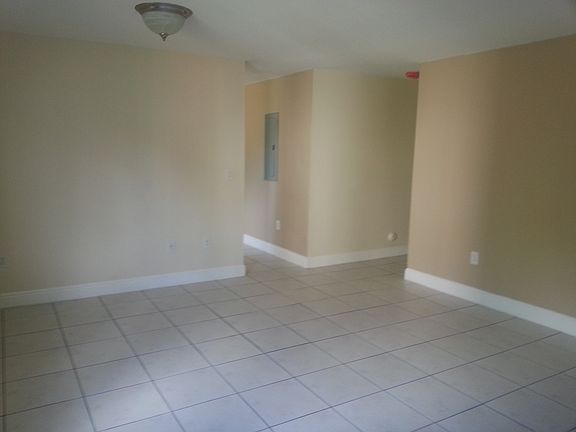 3rd image of 387 NE 30th Ave
