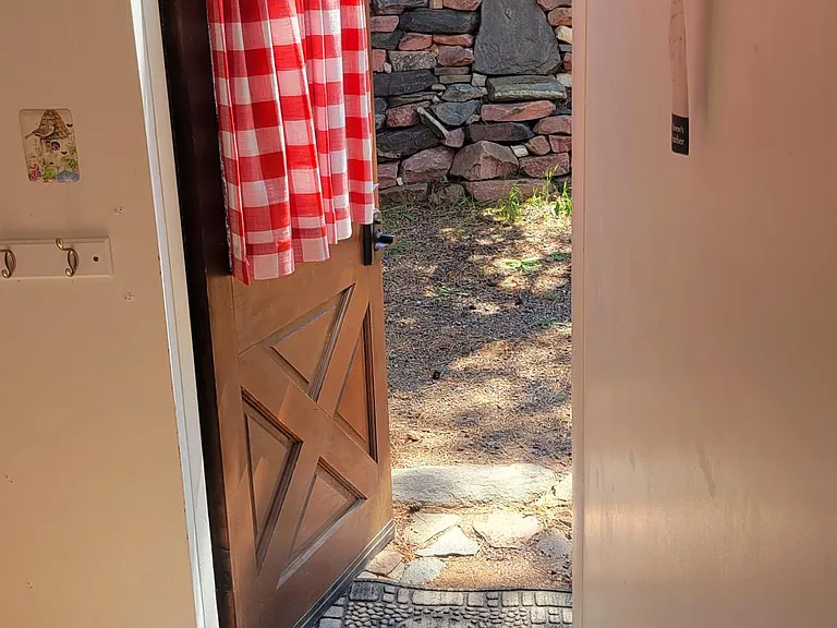 Front door/ small entryway
