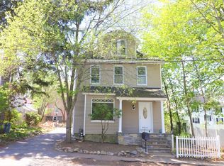 618 Beacon St, Lowell, MA 01850