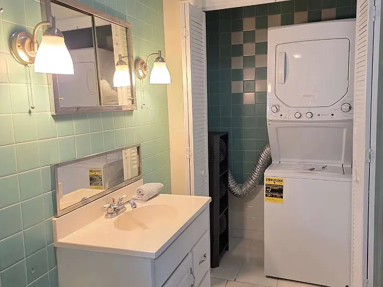 52 Scott Ave #B — Photo 4