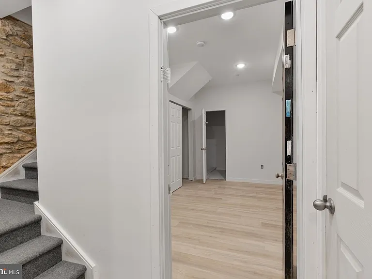 223 S 45th St #1R — Photo 15