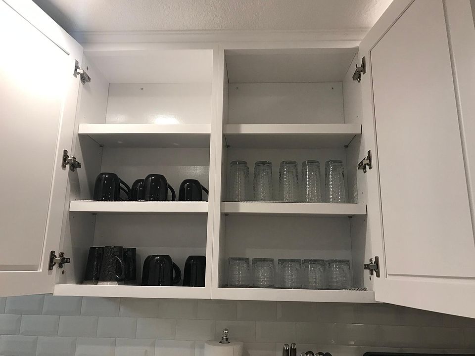 Fully stocked plate and cups. Service for minimum of 6