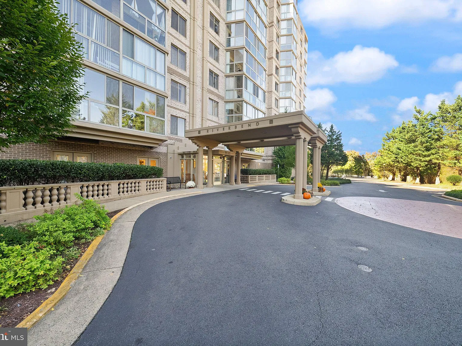 Riverbend At Lansdowne Woods — Photo 4