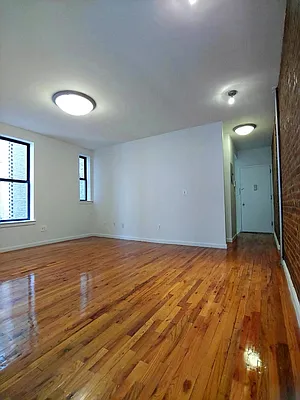 Rented by Moss Realty Company | media 22