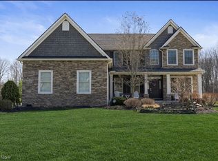 9663 Grand Oaks Trl, Olmsted Falls, OH 44138