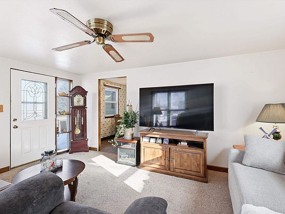 4th image of 816 Wilson St
