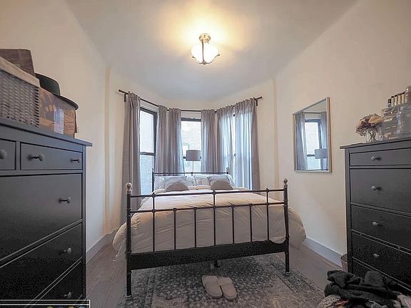 3rd image of 162 Underhill Ave #2L