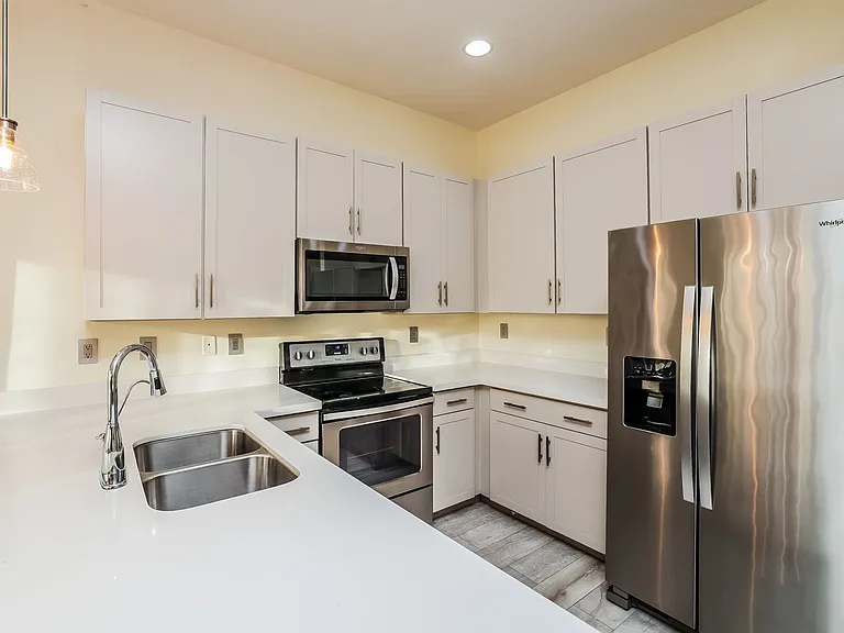 8916 Madrid Cir — Photo 4
