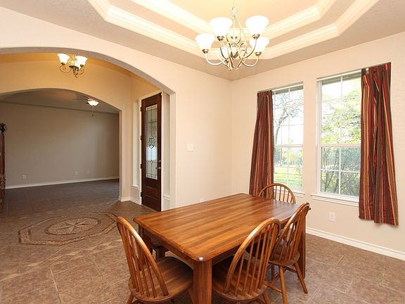 5th image of 272 Rosewood Dr