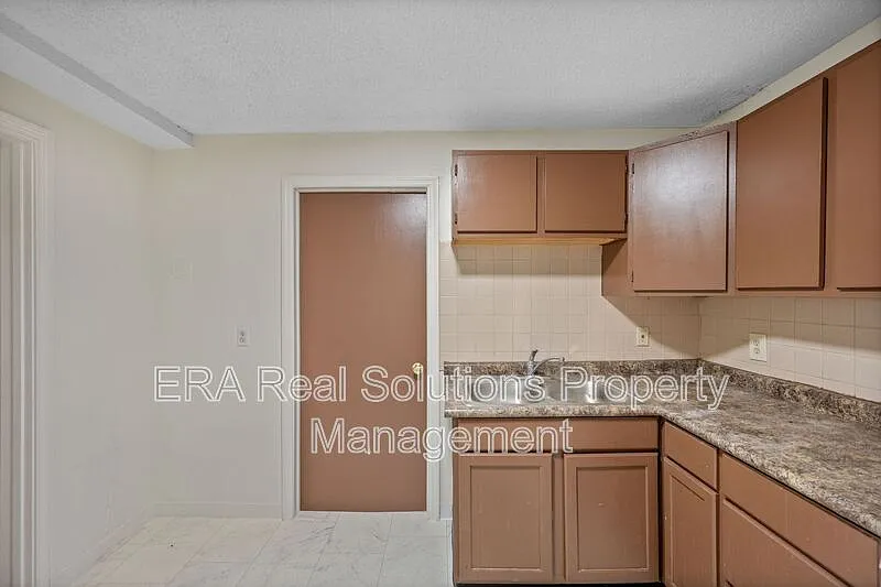 2 bed, 1.0 bath, $995 — Photo 4