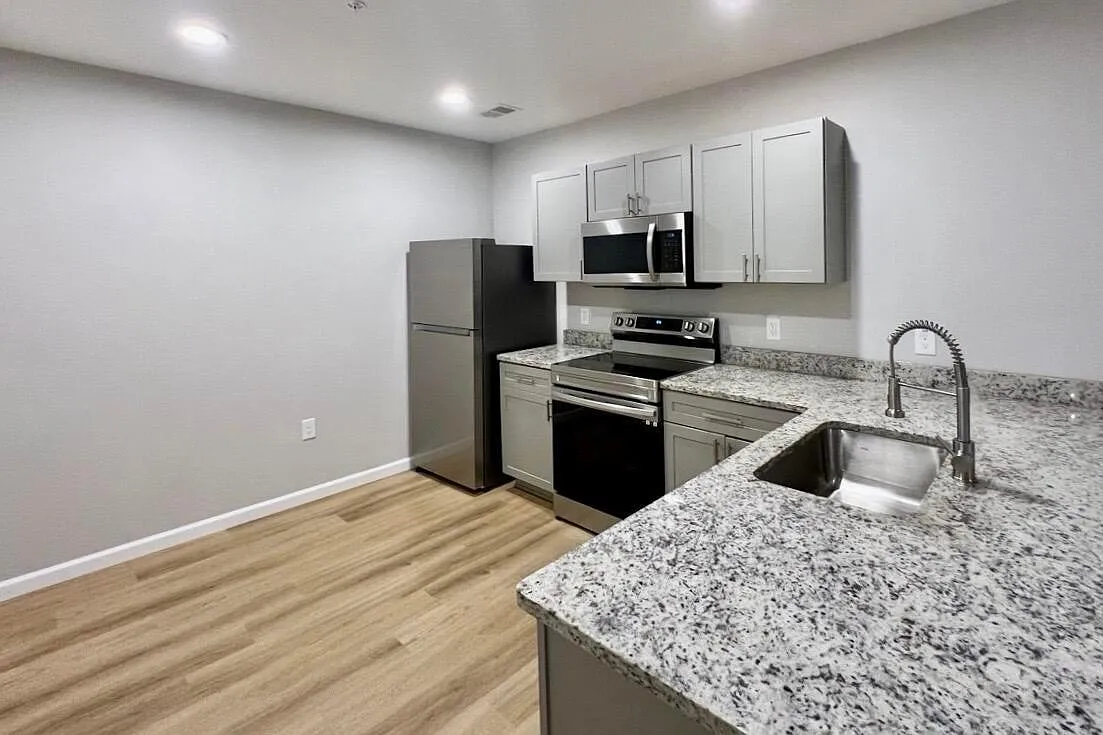 2 bed, 1.5 bath, 994 sqft, $1,495 — Photo 3