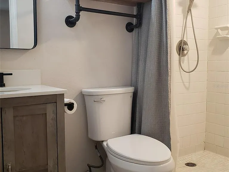 404 King Louis Ct — Photo 17