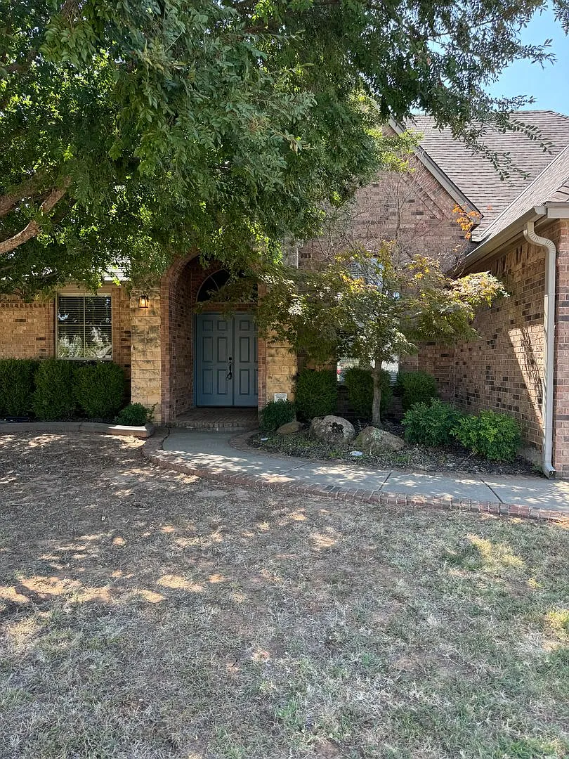 Large 4 Bedroom, 3 Bathroom House — Photo 3