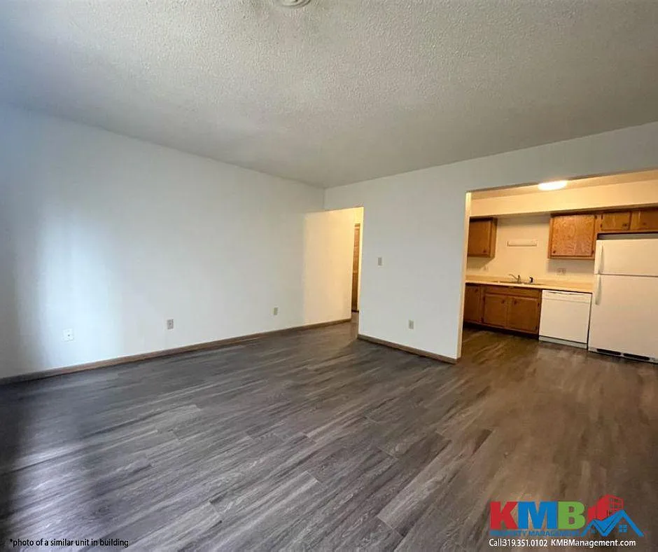 418 S Van Buren St — Photo 3