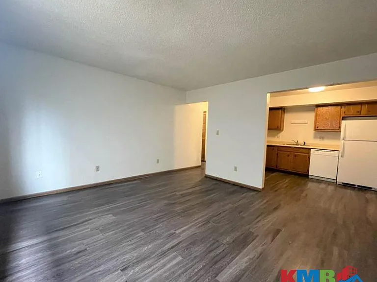 418 S Van Buren St — Photo 3