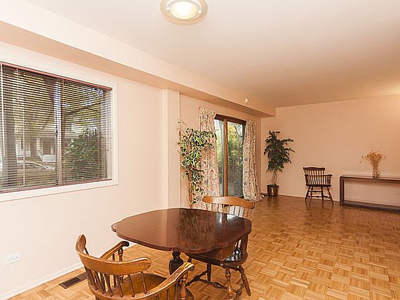 3rd image of 828 Oakton St APT 1B