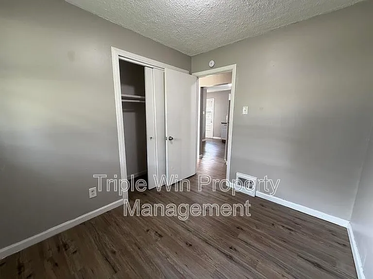 1113 Highmont Dr — Photo 14