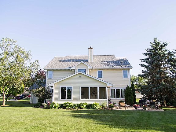 Backyard/Screen Porch/Patio