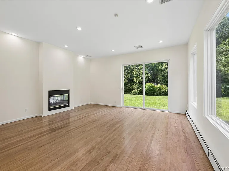 67 Parkway Dr — Photo 17