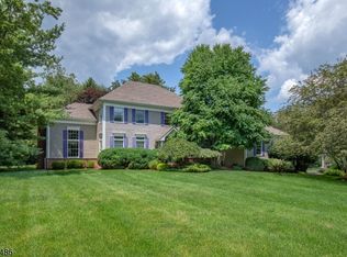 4 Meadowview Rd, Gladstone, NJ 07934