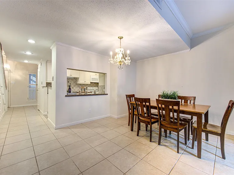 2232 S Piney Point Rd #110 — Photo 9