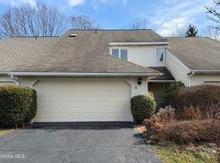 78 Commonwealth Dr, Glenmont, NY 12077