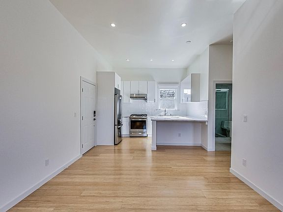 4th image of 332 Fair Oaks St #4