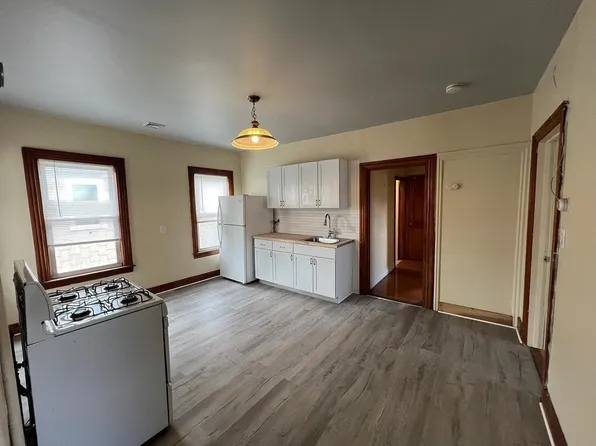 177 Washington St APT 3, Worcester, MA 01610