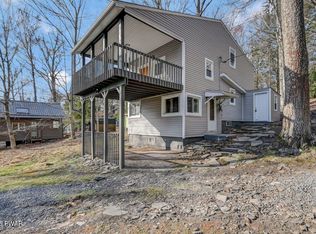 110 Maple Dr, Greentown, PA 18426