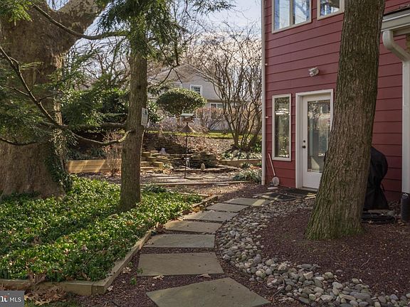 2nd image of 726 Llanfair Rd