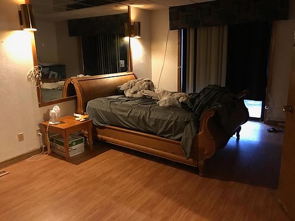 Mater w/ built in dressers and two walk-in closets