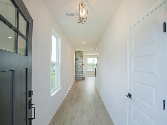 2nd image of 825 Pleasant Ridge Run