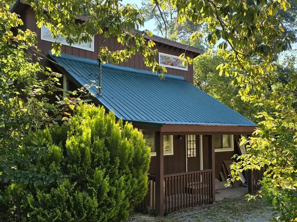 829 W Gold Dust Dr, Pigeon Forge, TN 37863
