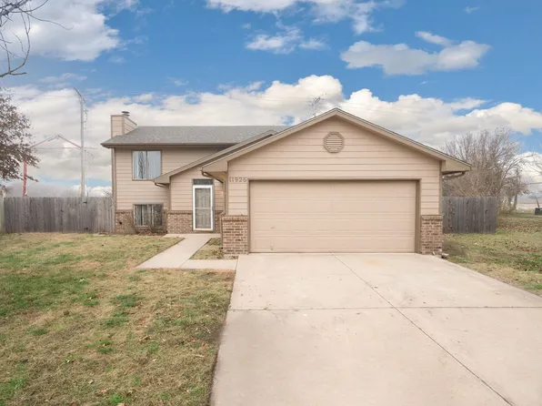 11926 W Cornelison Ct, Wichita, KS 67212