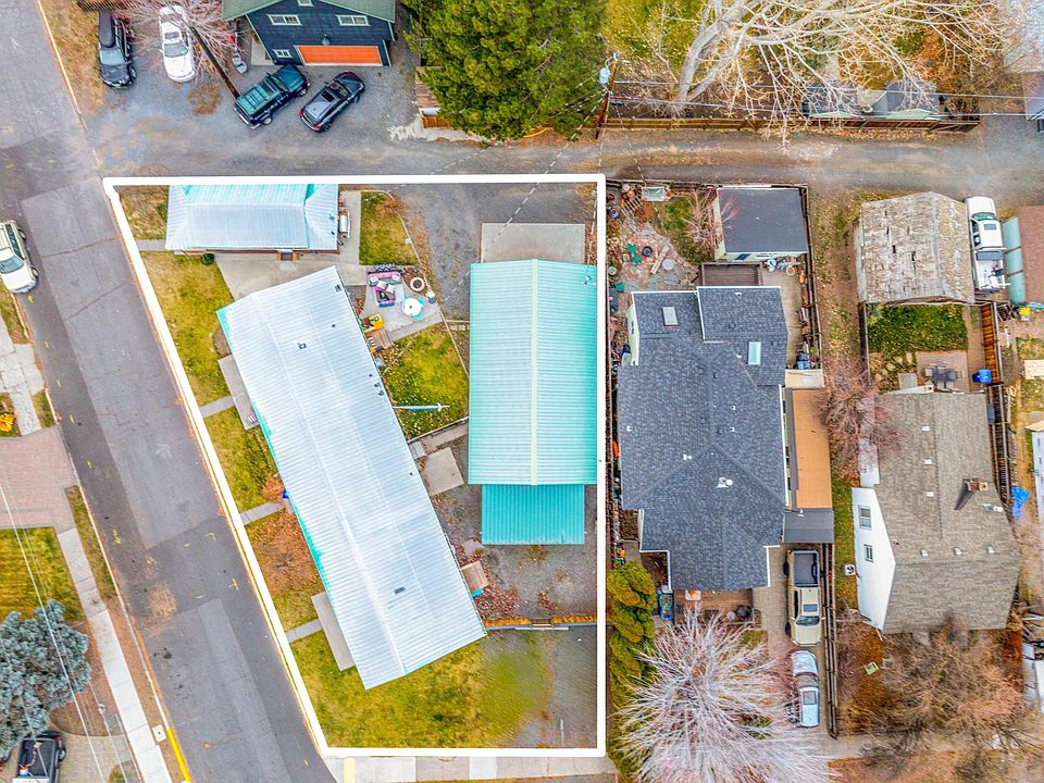 1st image of 202 NW Riverfront St
