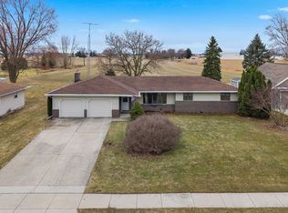 820 E Center St, Juneau, WI 53039