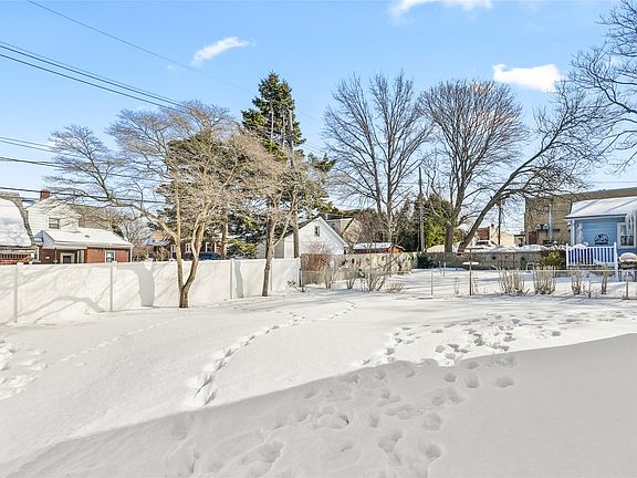 5th image of 703 California Dr