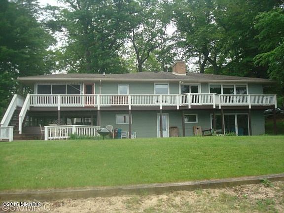 3rd image of 31978 Huckleberry Ln