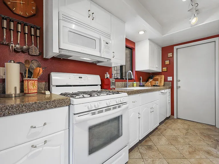 30769 Susan Dr — Photo 16