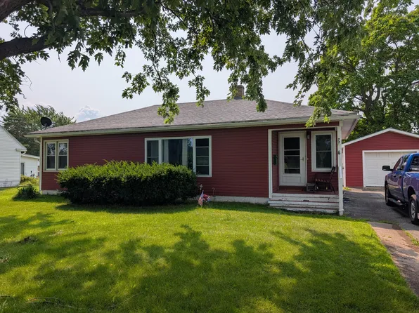 77 Champlain St, Rouses Pt, NY 12979