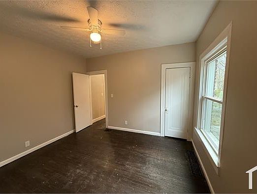 4th image of 305 Glendora Ave